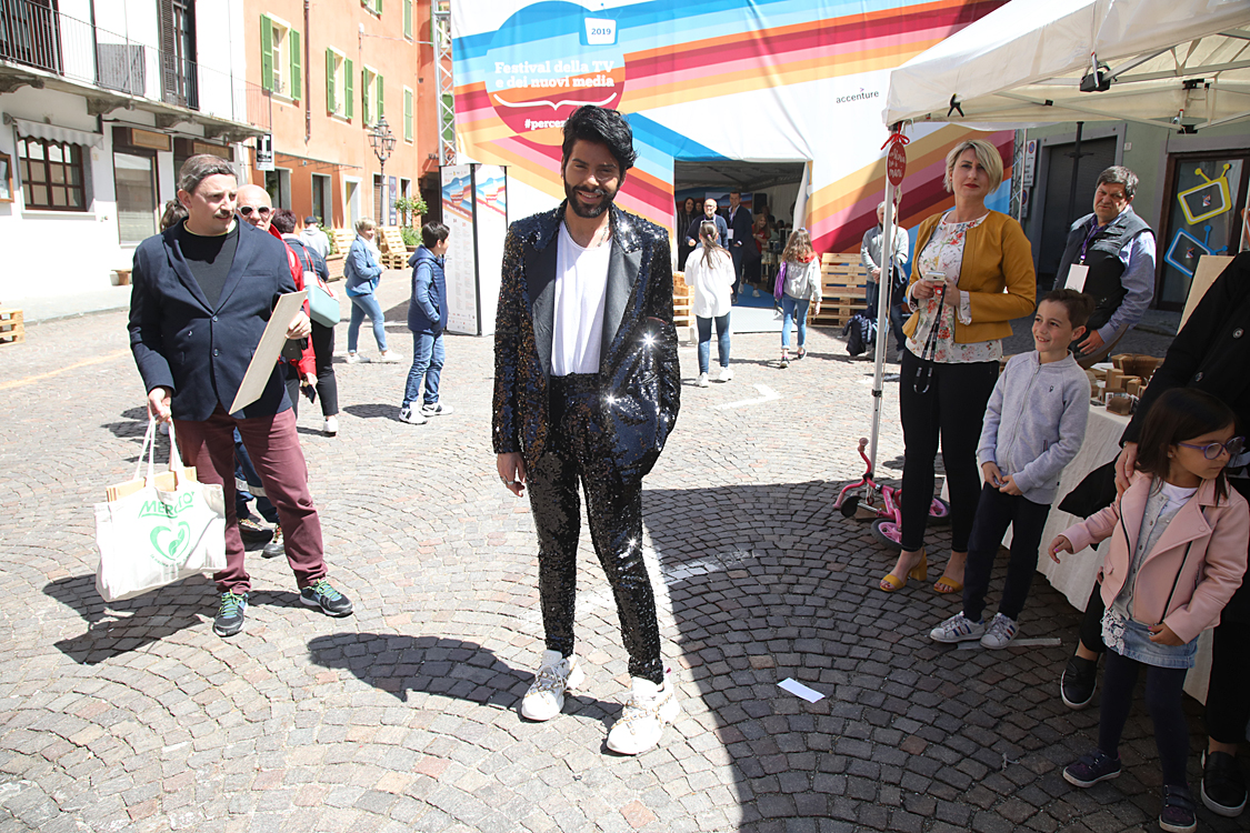 Festival della TV e dei Nuovi Media 2019_216.jpg - Real Time, la Tv delle meraviglie Un  racconto di storie e persone reali con contenuti attuali e uno stile innovativo in costante evoluzione,  ci porta con i suoi protagonisti nel mondo meraviglioso di due programmi divenuti ormai cult:  “Il Castello delle cerimonie” e “Il Salone delle Meraviglie”.Federico Lauri, Imma Polese, Gesualdo Vercio con Alessandra Comazzi.